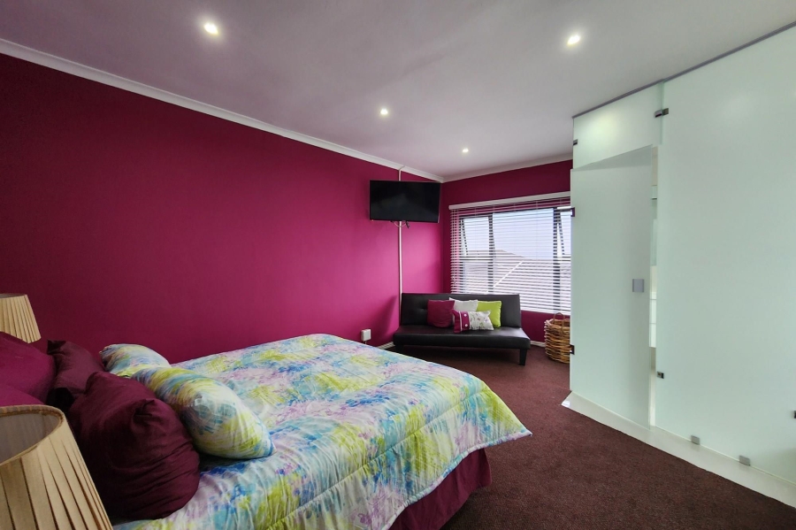 8 Bedroom Property for Sale in Wavecrest Eastern Cape